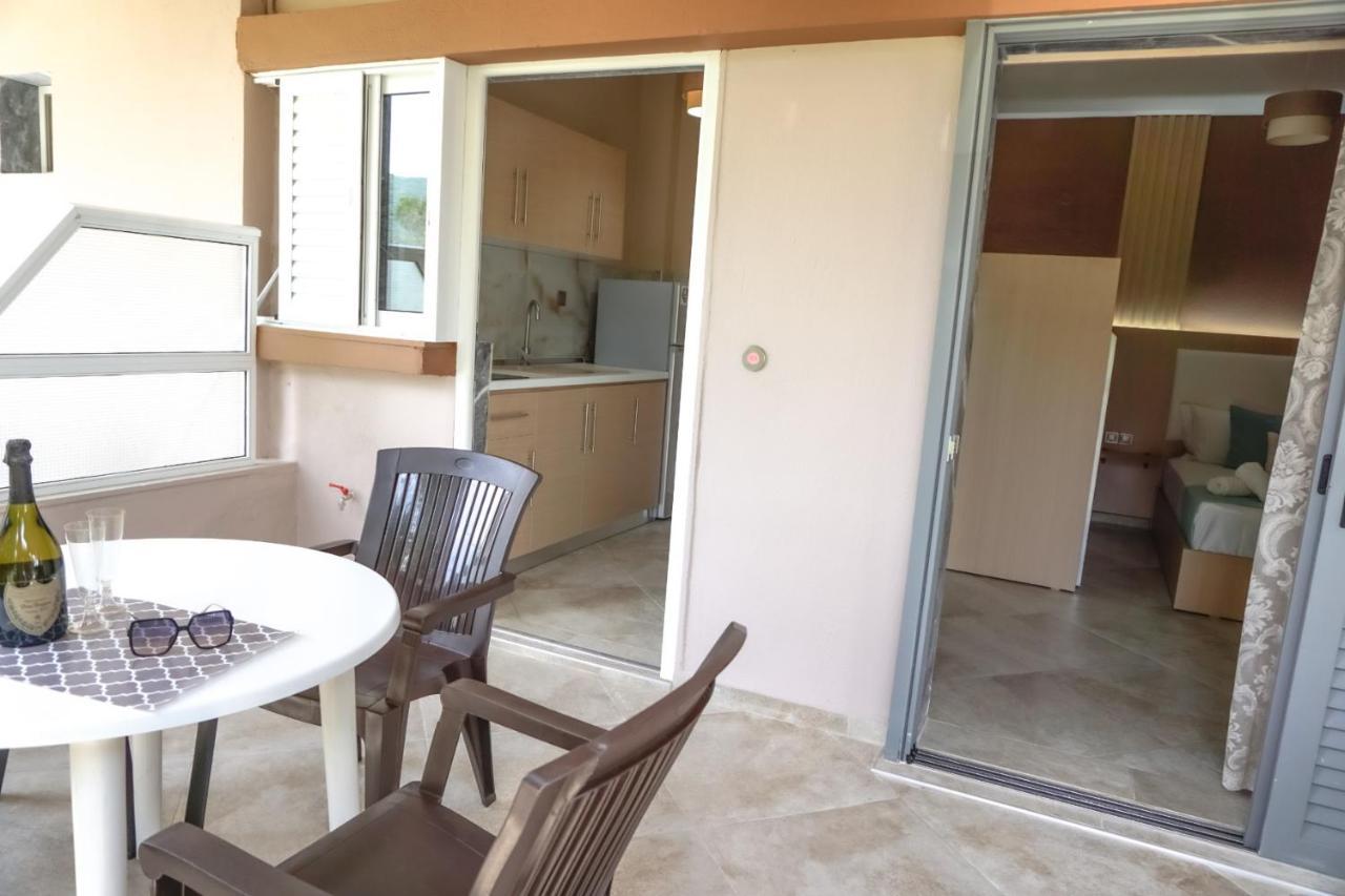 House Michalis Aparthotel Сарти Екстериор снимка