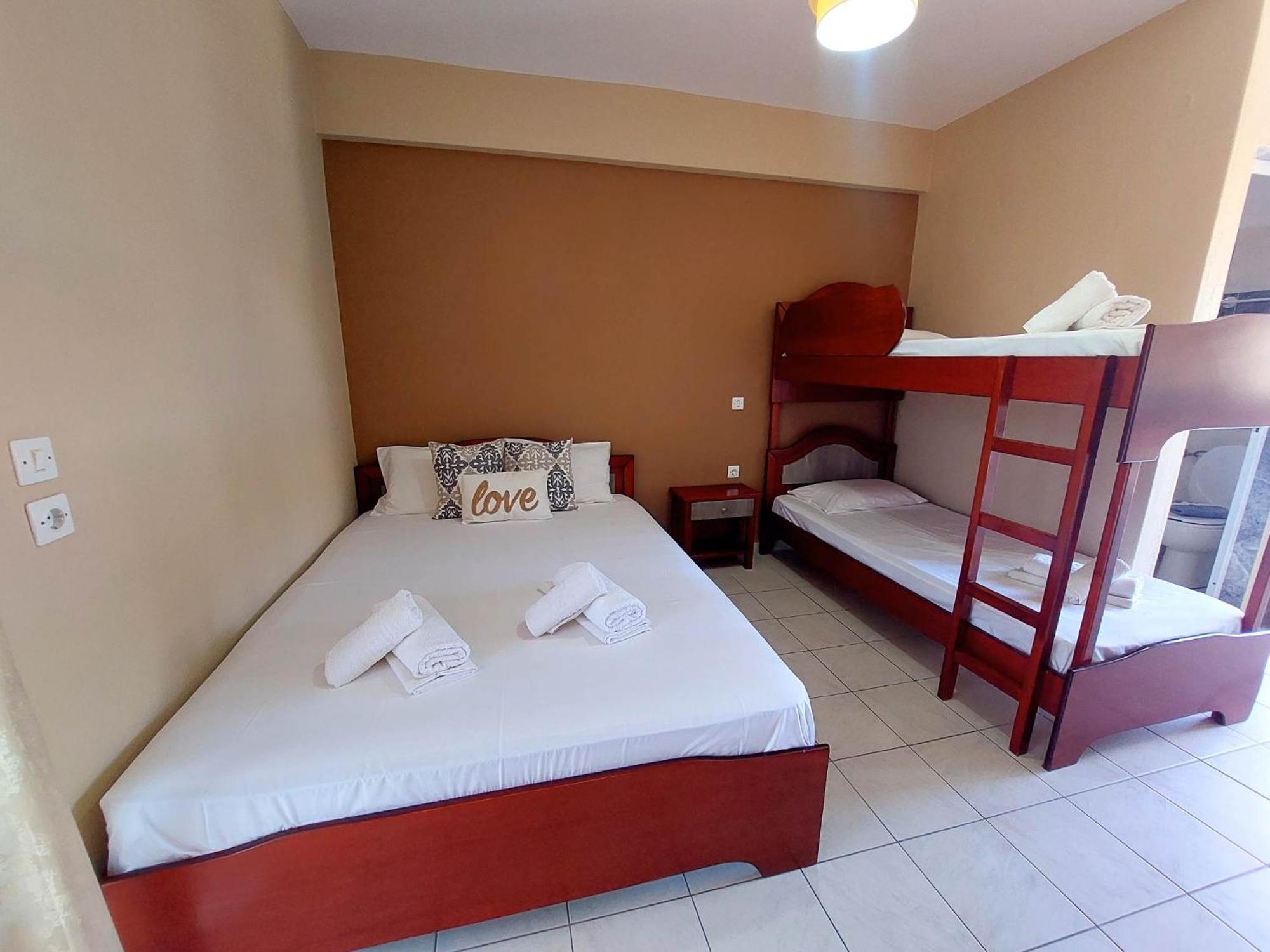 House Michalis Aparthotel Сарти Екстериор снимка