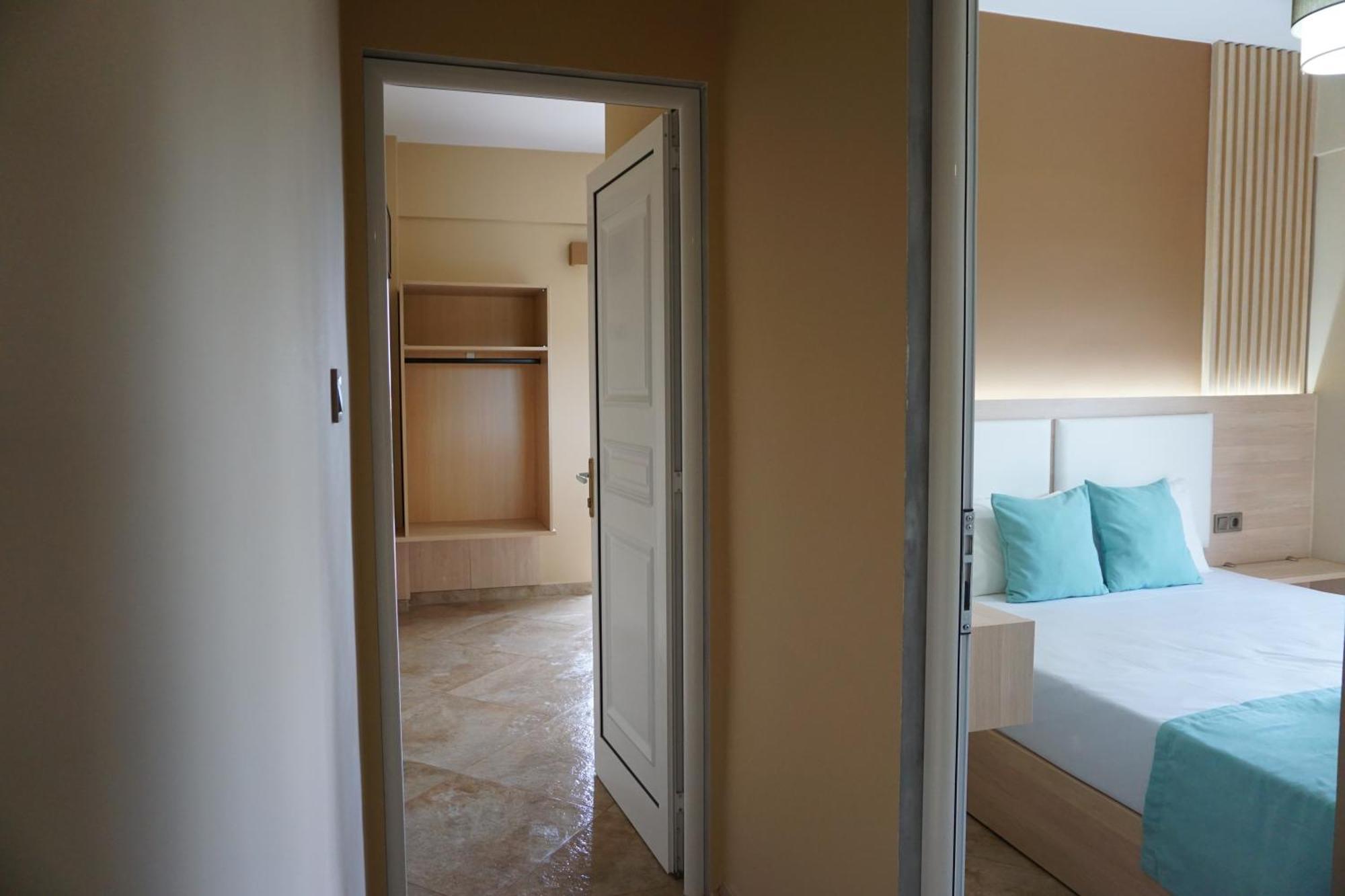 House Michalis Aparthotel Сарти Екстериор снимка