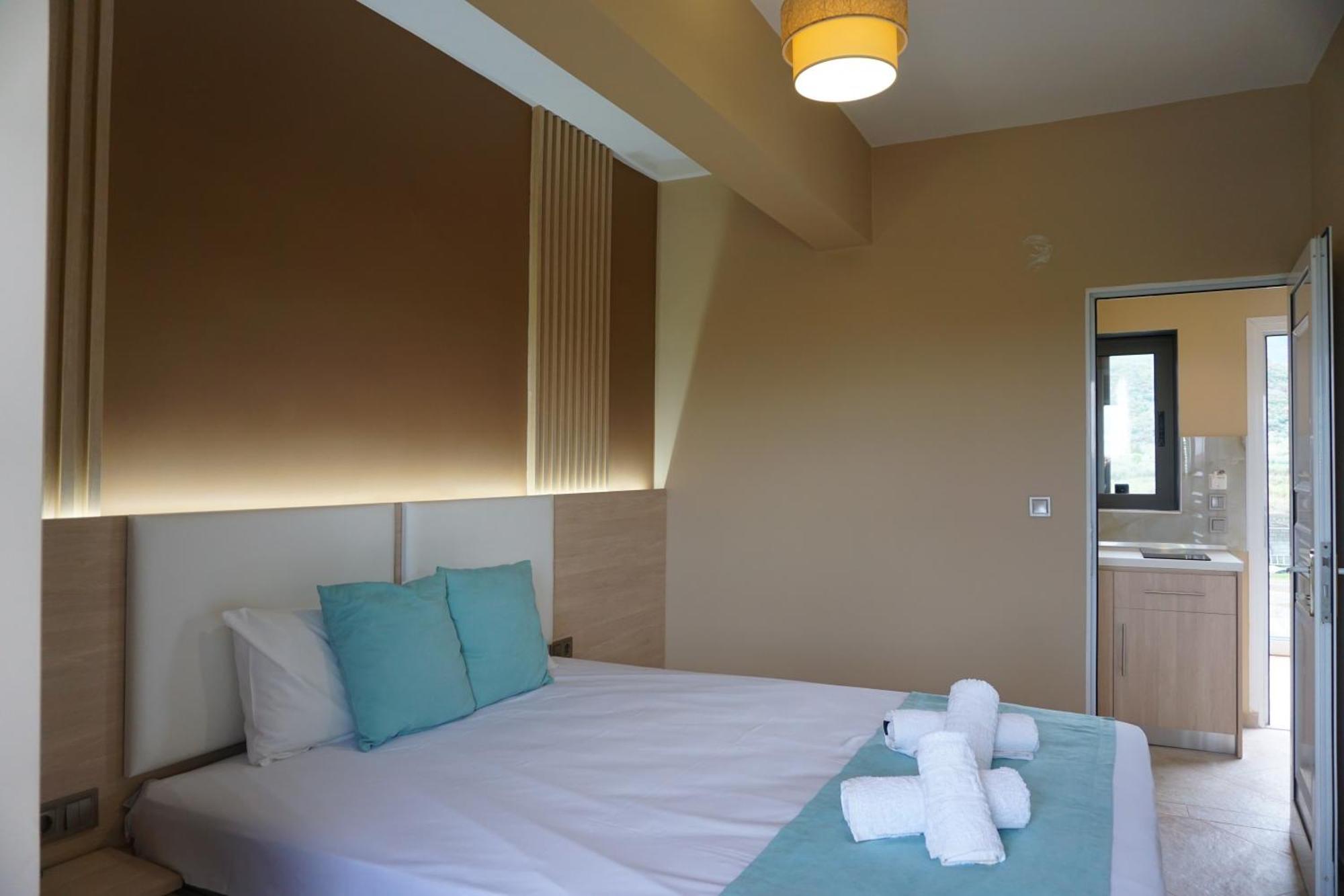 House Michalis Aparthotel Сарти Екстериор снимка